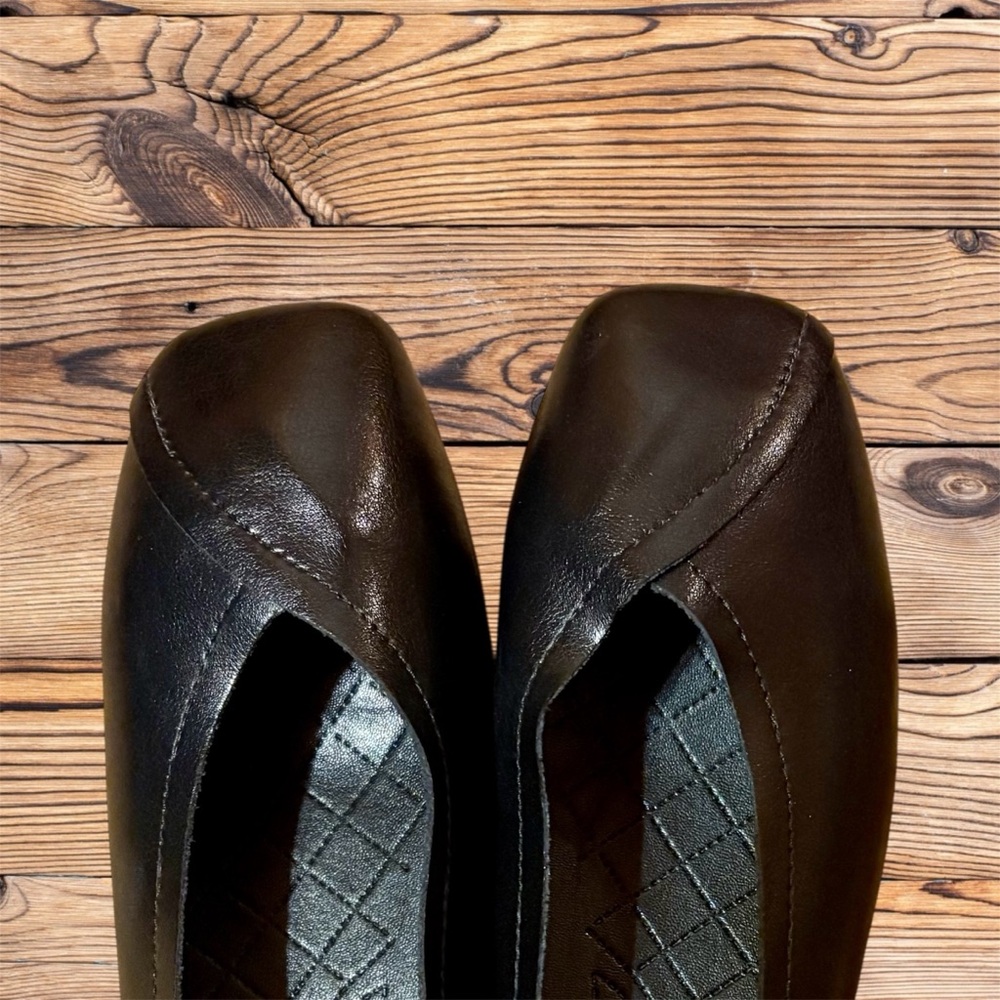 Black leather slip on shoes size 8 women’s